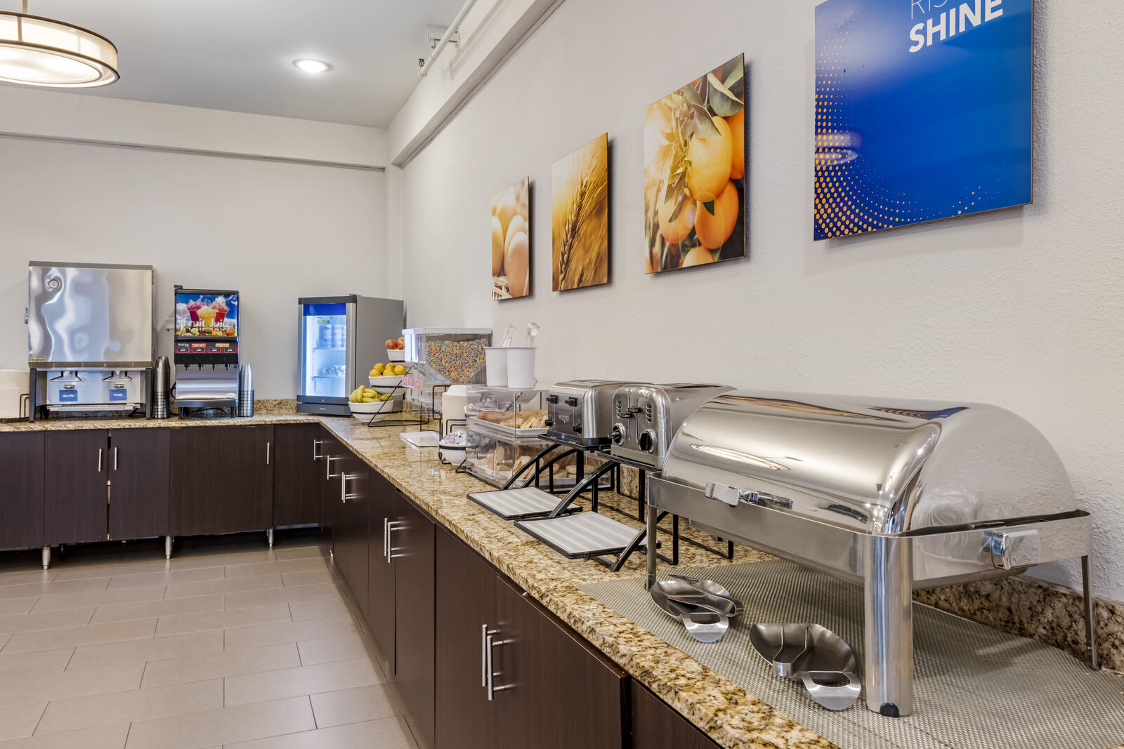 Free hot breakfast area