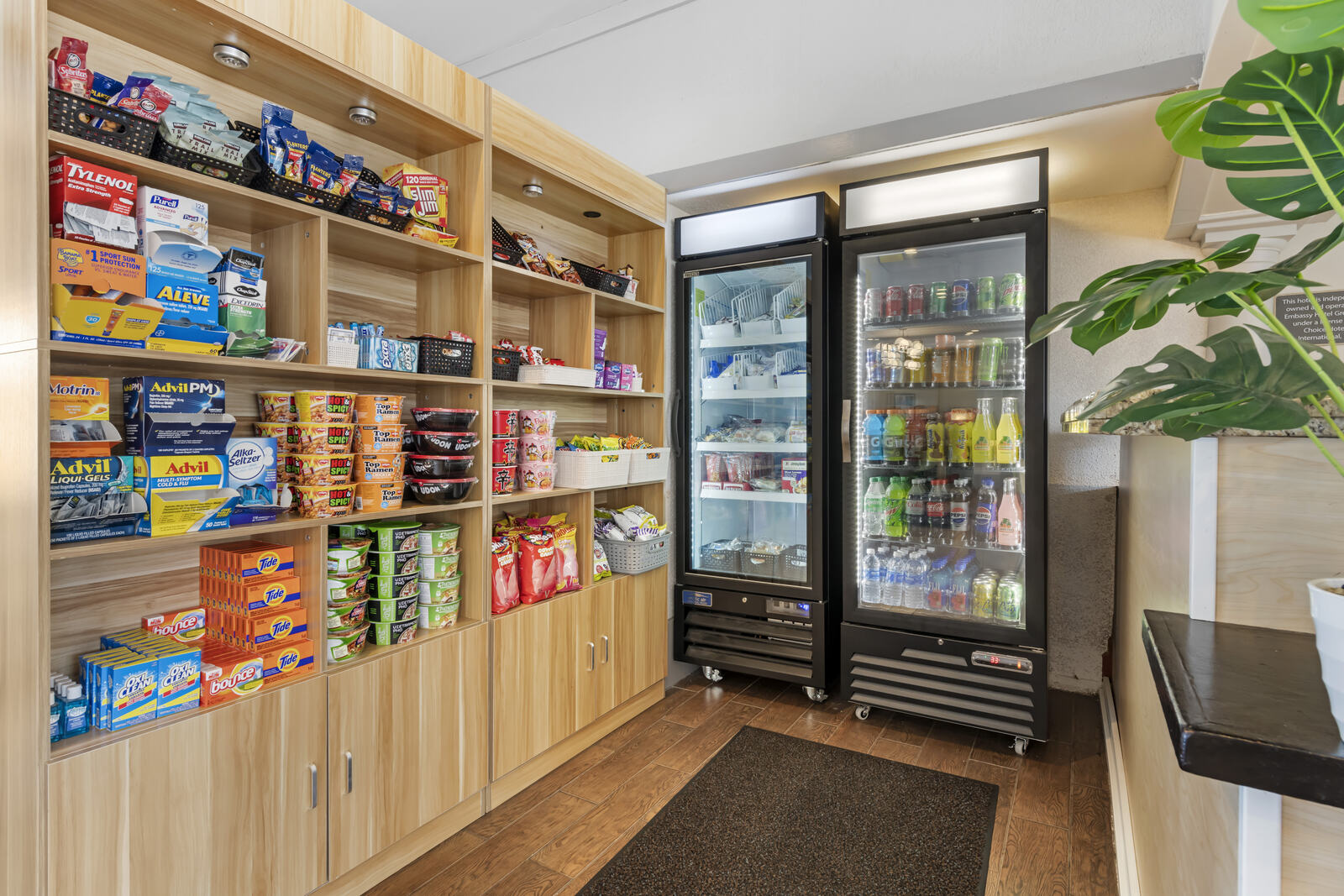 24/7 marketplace snack shop